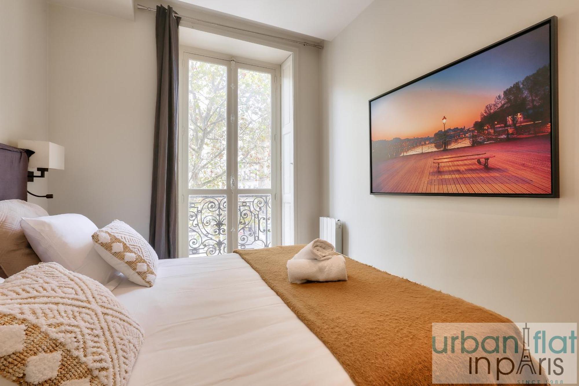 60-Luxury Parisian Home Sebastopol Экстерьер фото
